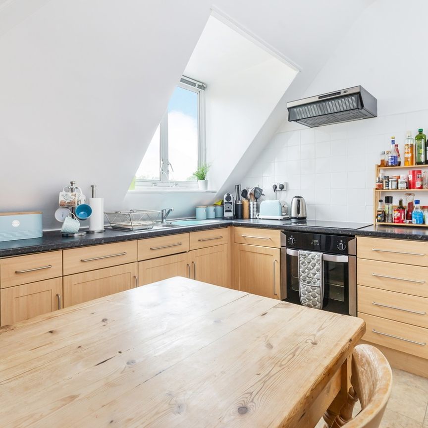 1 Bed Flat, Upper Richmond Road, SW15 - Photo 1