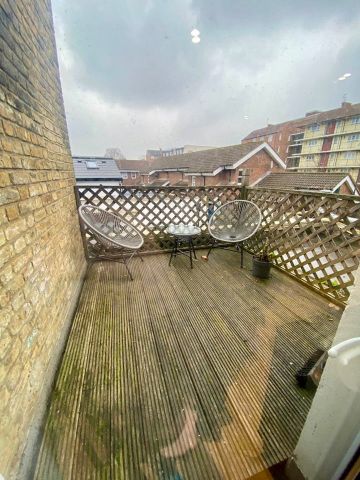 1 Bed Flat, Queenstown Road, SW8 - Photo 2