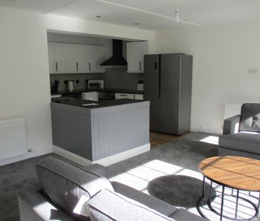 2 bedroom flat to rent - Photo 2