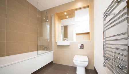 2 Bed Flat, High Street, E15 - Photo 5