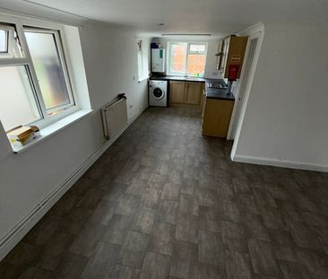 3 Bed Flat, Oxford Road, RG1 - Photo 2