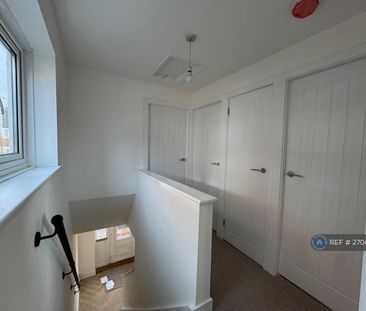 3 bedroom semi-detached house to rent - Photo 4