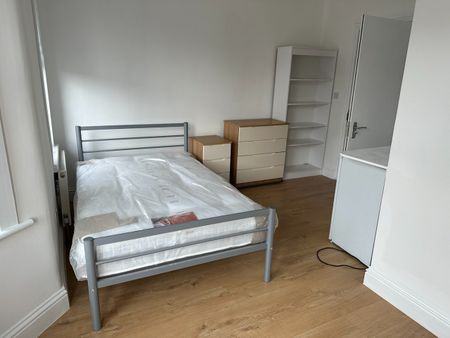 Room in a Shared House, Cowley Road, IG1 - Photo 3