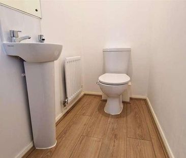 Lakeside North, Scunthorpe, DN16 - Photo 1