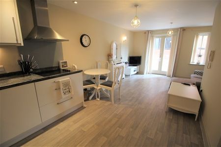 The Old Coach House, Rawstorn Road, Colchester - Photo 3