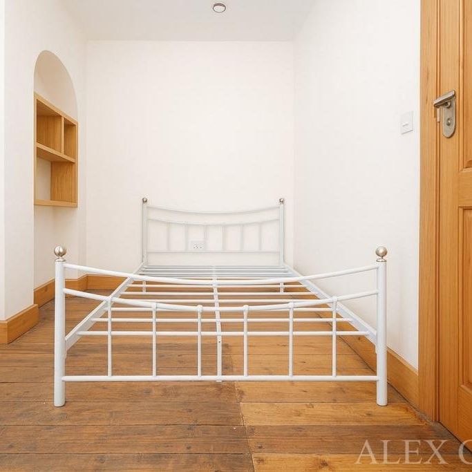 3 bedroom flat to rent - Photo 1