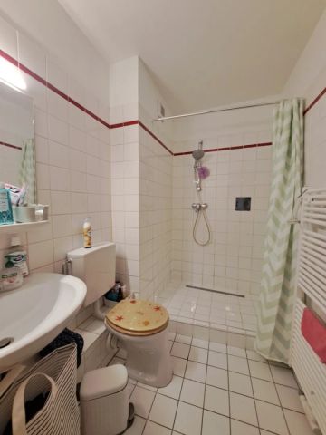 Freundliche, gemütliche Single -1 Raum Wohnung mit offener Küche und französischen Fenster - in U-Bahn Nähe - Foto 4