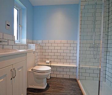 2 bedroom semi-detached bungalow to rent - Photo 4