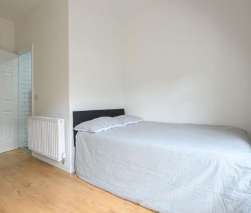 3 bedroom flat to rent - Photo 1