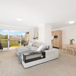 Spacious Apartment - Photo 2