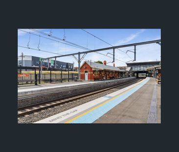 Modern Light Filled 1 Bedder + Study + Carspace - Photo 3