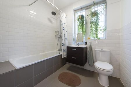 2 Bedroom Flat To Let - Photo 2