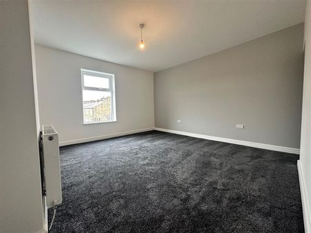 2 bed terraced house to rent in Cog Lane, Burnley, BB11 - Photo 3