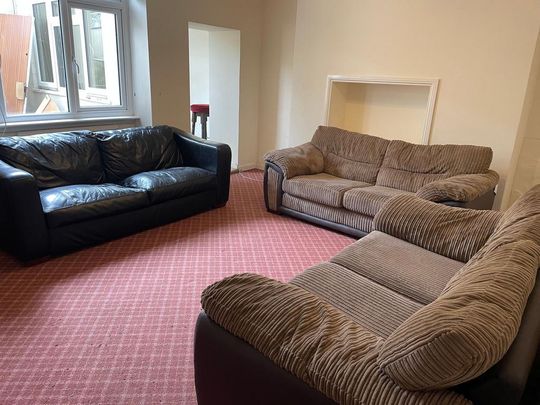 8 bedroom house to rent - Photo 1