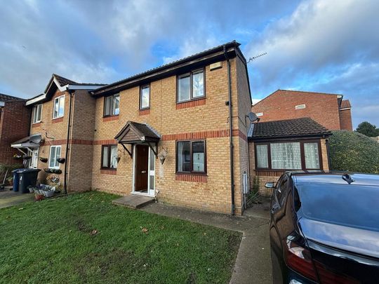 1 bedroom in a house share to rent - Photo 1
