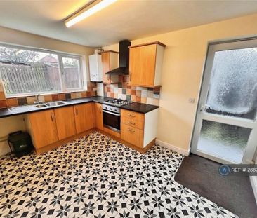 2 bedroom semi-detached house to rent - Photo 3