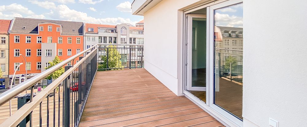 AUSBLICK VON GANZ OBEN: 2 DACHTERRASSEN, FUSSBODENHEIZUNG, EINBAUKÜCHE UND PARKETT - Photo 1