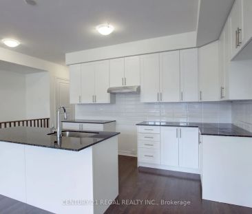 Condo Townhouse For Lease | N9195068 - Photo 2