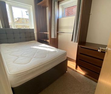 3 bedroom end of terrace house to rent - Photo 2