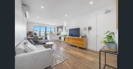 LIGHT FILLED APARTMENT WITH TWO OUTDOOR RETREATS - FLEXIBLE LEASE TERM MINIMUM SIX MONTHS - Photo 5