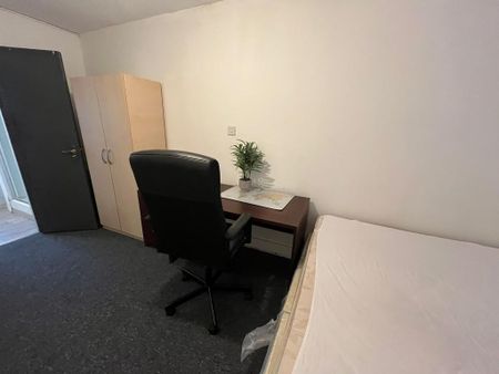 1 bedroom in a house share to rent - Photo 4