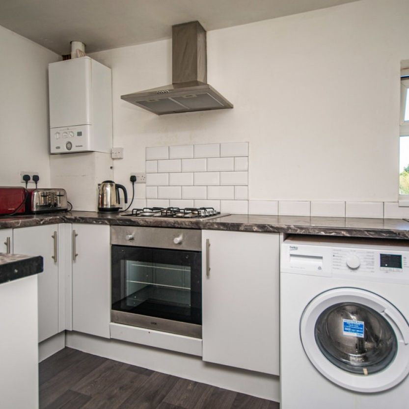 5 bed Flat for Rent - Photo 1