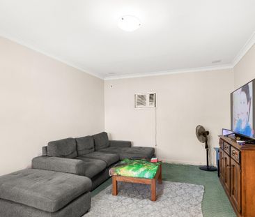 5 Keeley Way, Girrawheen WA 6064 - Photo 2