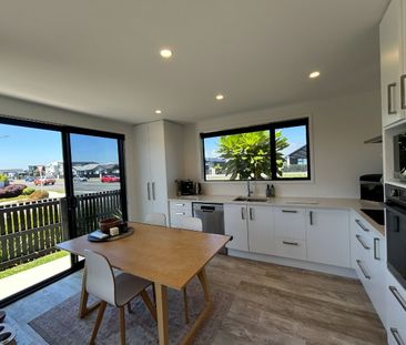 Bronze Delight - Papamoa - Photo 2