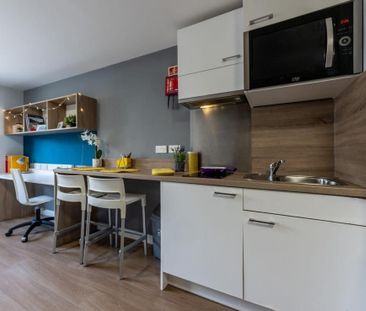 1 bedroom in a flat share to rent - Photo 5