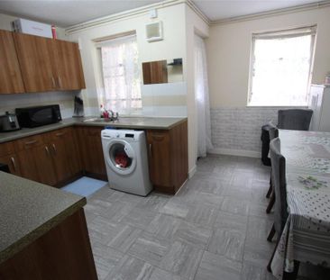 5 bedroom end of terrace house to rent - Photo 6