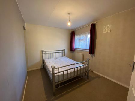 3 bedroom end of terrace house to rent - Photo 3