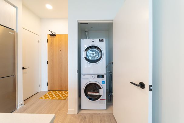 For Lease - 2495 Eglinton Avenue Unit# 807, Mississauga, Ontario - Photo 1