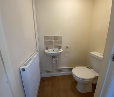 3 bedroom semi-detached house to rent - Photo 6