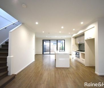 Greatly Located 3-Bedroom Home in Springvale! - Photo 3