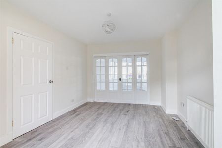 3 bed semi-detached house to rent in Drayton Gardens, West Drayton, UB7 - Photo 3