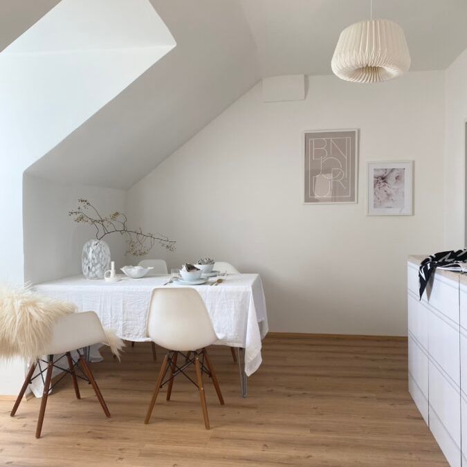 2-Zimmer-Wohnung im 3 Stock ohne Lift. Bad mit (Badewanne und Fenster) und WC sind in einem Raum untergebracht . - Foto 1