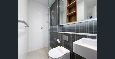 Light-Filled Ground Floor Apartment with Study & Private Terrace - Photo 4