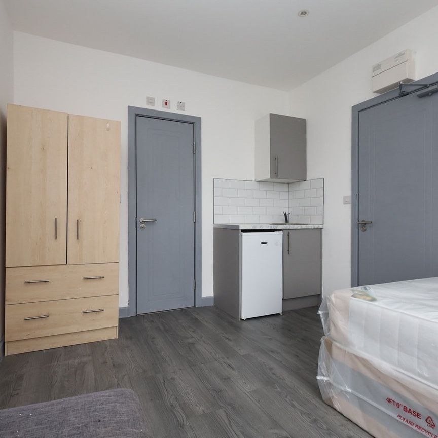 Studio Flat, Engleheart Road, SE6 - Photo 1