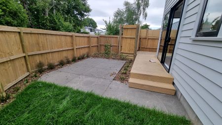 2 Bedroom Townhouse in Phillipstown - Photo 3