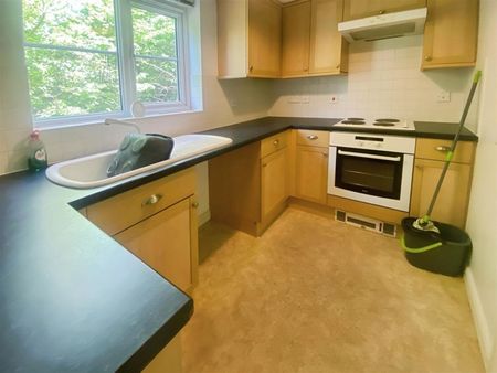 2 BED Flat To rent - Photo 4