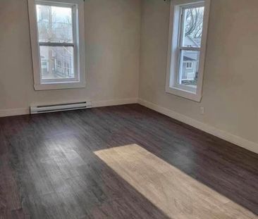 Beau 2 1/2, style Studio, plein centre de Valleyfield, à 2 pas du C... - Photo 1