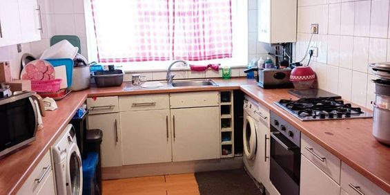 1 bedroom in a house share to rent - Photo 3