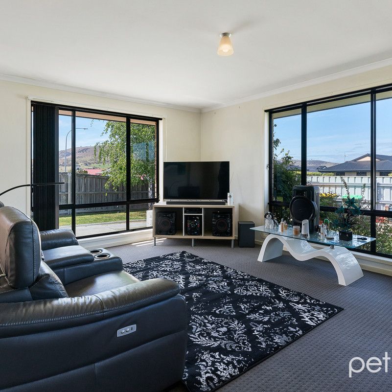 Neat, Comfortable and Conveniently Located! - Photo 1