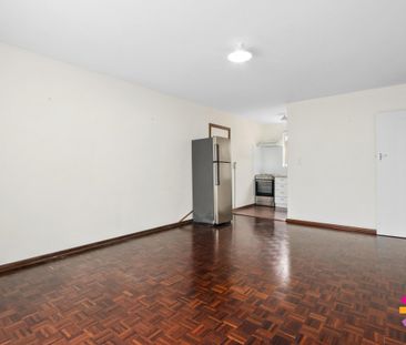 GROUND FLOOR UNIT IN GREAT LOCATION - Photo 4