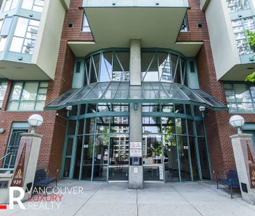 Condo in Downtown Vancouver, BC - Photo 5