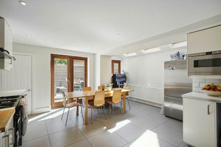 Thirsk Road, Battersea, SW11 - Photo 2