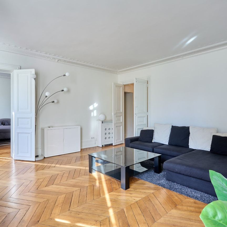 Tout savoir sur cet appartement dans le quartier Saint Philippe du Roule, à Paris 8ème - Photo 1