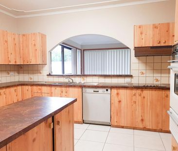 Wonderful Family Home!! - Photo 1