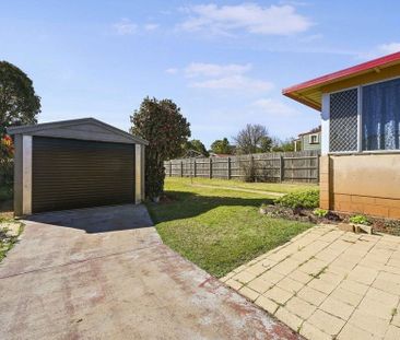 Charming brick & tile home in popular South Toowoomba - Photo 6