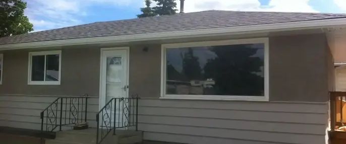 Exceptional main floor ,, huge master bedroom !!! | 1702 45 Street, Calgary - Photo 1